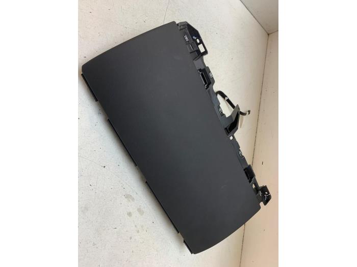 Begagnade Handskfack Tesla Model Y (5YJY) Long Range 72kWh Pris € 90,00 Marginaltabell erbjuds av Autodemontage van de Laar