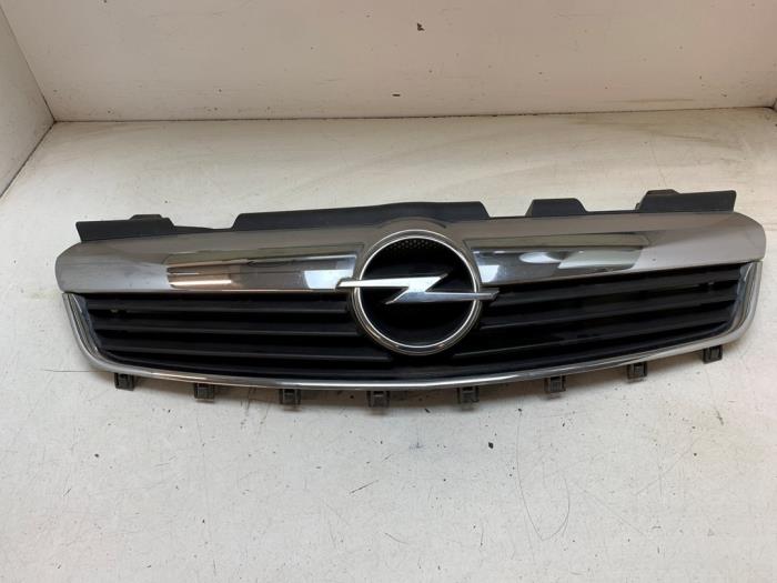 Begagnade Grill Opel Zafira (M75) 2.2 16V Direct Ecotec Pris € 65,00 Marginaltabell erbjuds av Autodemontage van de Laar