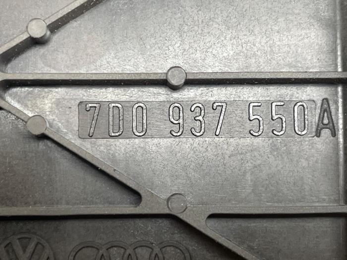 Säkringsbox från en Volkswagen Transporter T4 2.5 TDI 2003