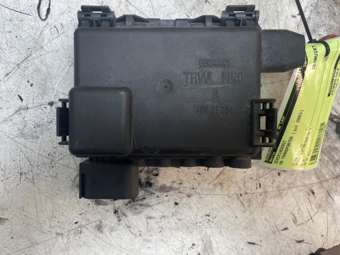 Säkringsbox från en Volkswagen Transporter T4 2.5 TDI 2003