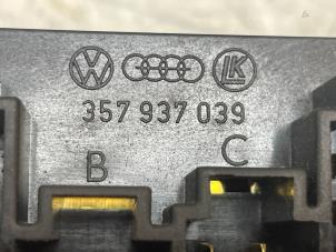 Begagnade Säkringsbox Volkswagen Transporter T4 2.5 TDI Pris € 50,00 Marginaltabell erbjuds av Autodemontage van de Laar
