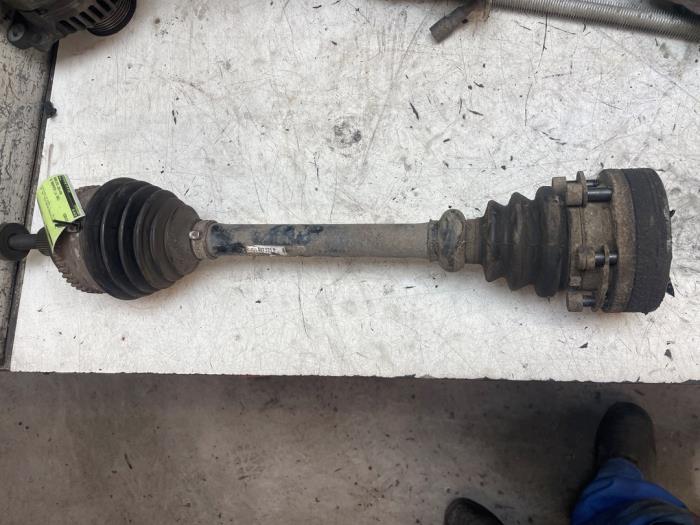 Gebrauchte Antriebswelle links vorne Volkswagen Transporter T4 2.5 TDI Preis € 70,00 Margenregelung angeboten von Autodemontage van de Laar