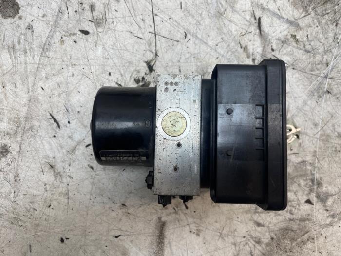 Usagé Bloc ABS Volkswagen Polo IV (9N1/2/3) 1.4 16V Prix € 75,00 Règlement à la marge proposé par Autodemontage van de Laar