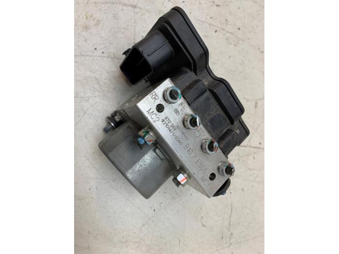 Bloc ABS d'un Mitsubishi Space Star (A0) 1.2 12V 2023