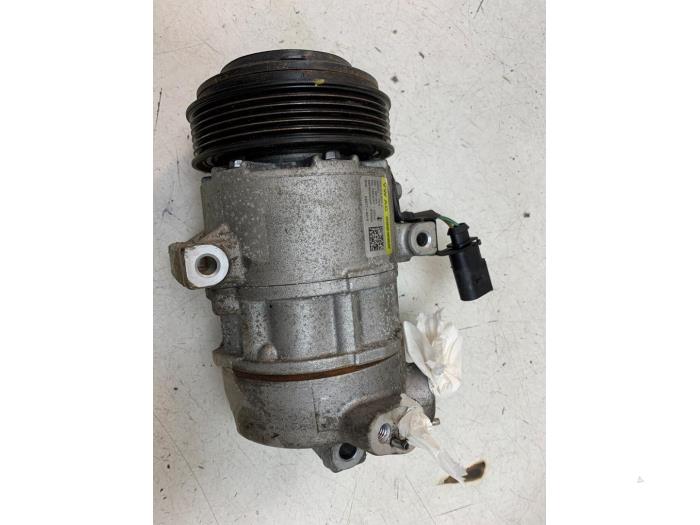Usagé Pompe clim Volkswagen Up! (121) 1.0 12V 60 Prix € 125,00 Règlement à la marge proposé par Autodemontage van de Laar