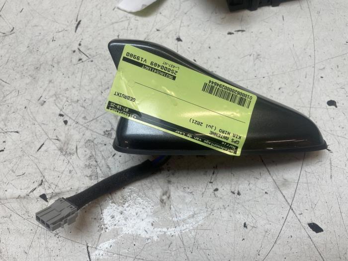 Używane Antena GPS Kia Niro I (DE) E-Niro 64 kWh Cena € 50,00 Procedura marży oferowane przez Autodemontage van de Laar
