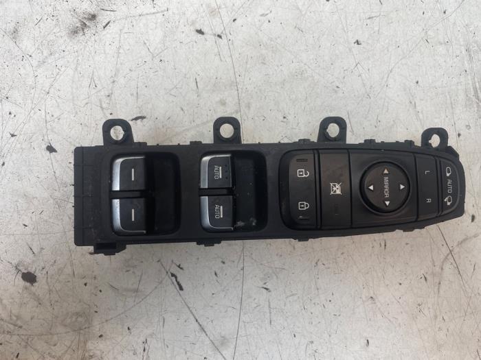 Usados Interruptor de ventanilla eléctrica Kia Niro I (DE) E-Niro 64 kWh Precio € 75,00 Norma de margen ofrecido por Autodemontage van de Laar