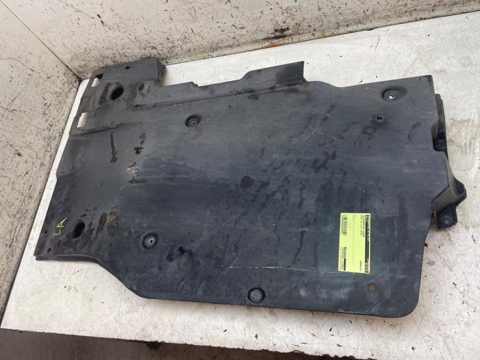 Używane Plyta ochronna podlogowa Audi A3 Sportback (8VA/8VF) 1.4 TFSI 16V e-tron Cena € 50,00 Procedura marży oferowane przez Autodemontage van de Laar