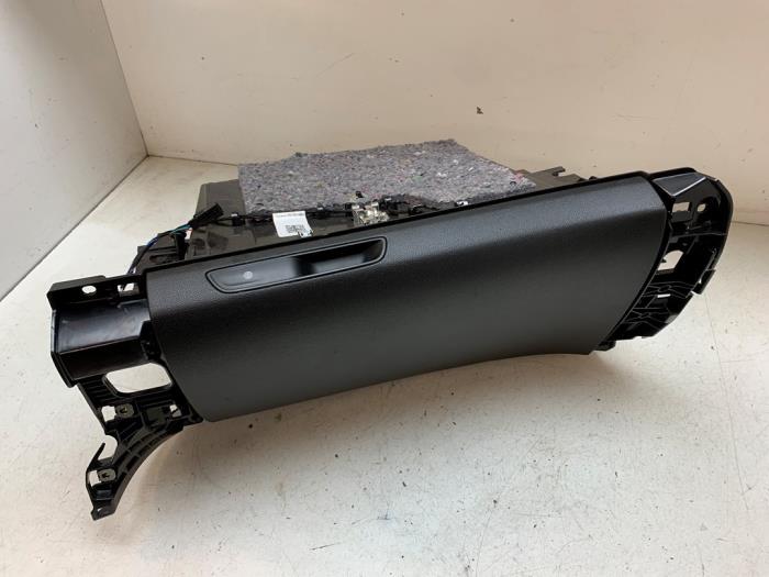 Begagnade Handskfack Renault Grand Scénic IV (RFAR) 1.3 TCE 140 16V Pris € 65,00 Marginaltabell erbjuds av Autodemontage van de Laar
