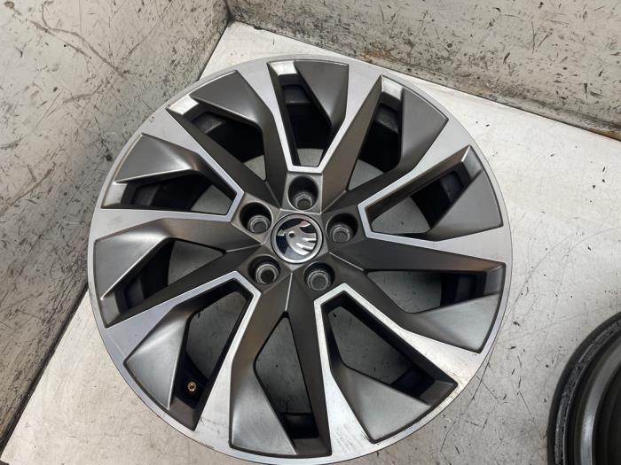 Używane Obrecz Skoda Octavia (5EAA) 1.6 TDI GreenTec 16V Cena € 100,00 Procedura marży oferowane przez Autodemontage van de Laar