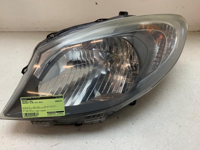 Używane Reflektor lewy Mercedes Citan (415.6) 1.5 109 CDI Cena na żądanie oferowane przez Autodemontage van de Laar