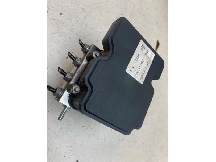 Usagé Bloc ABS Skoda Fabia III Combi (NJ5) 1.0 TSI 12V Prix sur demande proposé par Autodemontage van de Laar