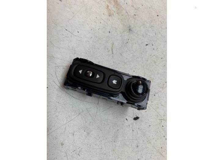 Used On-board computer controller Renault Captur I (2R) 0.9 Energy TCE 12V Price on request offered by Autodemontage van de Laar