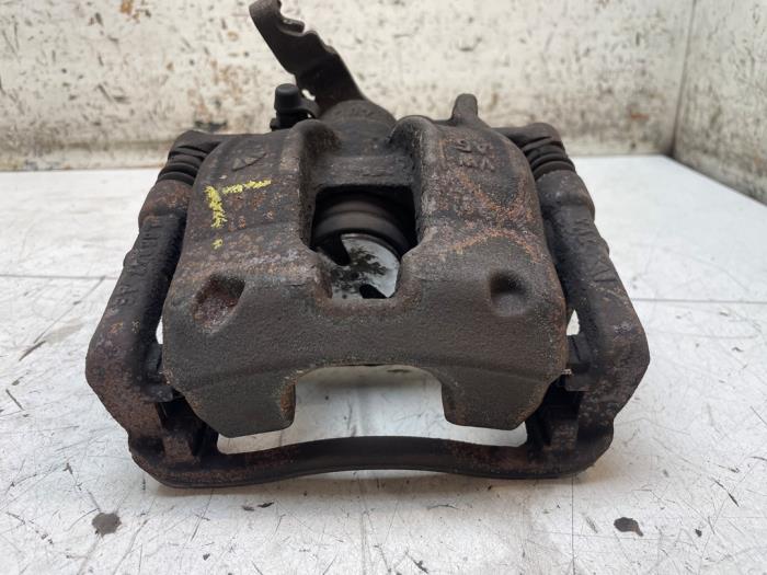 Gebrauchte Bremszange links hinten MAN TGE 2.0 TDI Preis € 75,00 Margenregelung angeboten von Autodemontage van de Laar