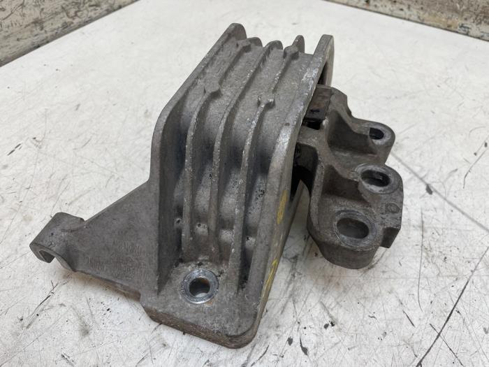 Usagé Support moteur MAN TGE 2.0 TDI Prix € 50,00 Règlement à la marge proposé par Autodemontage van de Laar