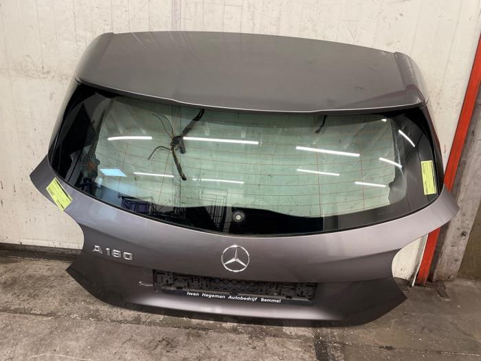 Begagnade Baklucka Mercedes A (W176) 1.6 A-180 16V Pris € 400,00 Marginaltabell erbjuds av Autodemontage van de Laar