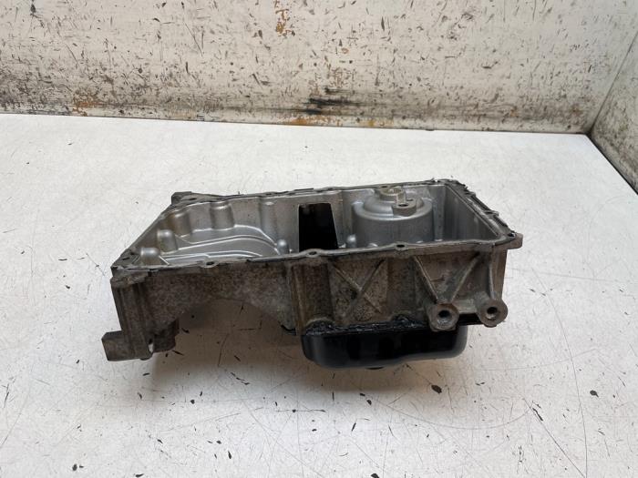Usagé Couvercle carter Opel Crossland (X) 1.2 12V Prix € 75,00 Règlement à la marge proposé par Autodemontage van de Laar