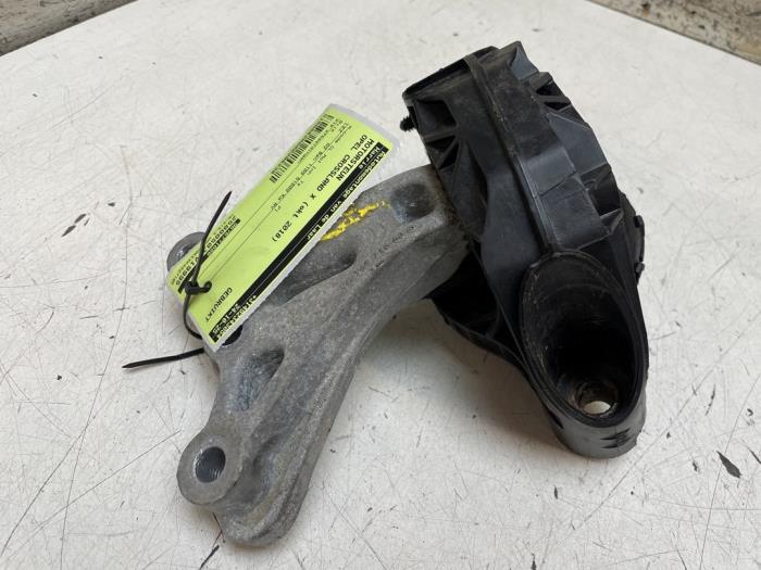 Usagé Support moteur Opel Crossland (X) 1.2 12V Prix € 25,00 Règlement à la marge proposé par Autodemontage van de Laar