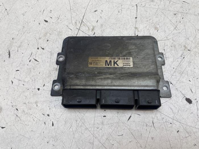 Used Engine management computer Renault Zoé (AG) R110 Price € 125,00 Margin scheme offered by Autodemontage van de Laar