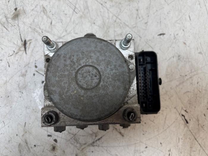 Używane Pompa ABS Fiat Fiorino (225) 1.3 D 16V Multijet Cena € 75,00 Procedura marży oferowane przez Autodemontage van de Laar