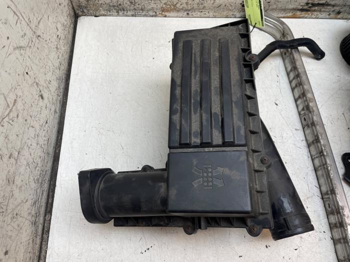 Begagnade Luftfilterhus Volkswagen Caddy III (2KA,2KH,2CA,2CH) 1.6 TDI 16V Pris på förfrågan erbjuds av Autodemontage van de Laar