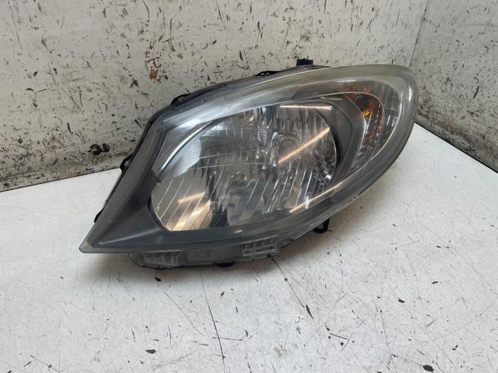 Używane Reflektor lewy Mercedes Citan (415.6) 1.5 111 CDI Cena € 200,00 Procedura marży oferowane przez Autodemontage van de Laar