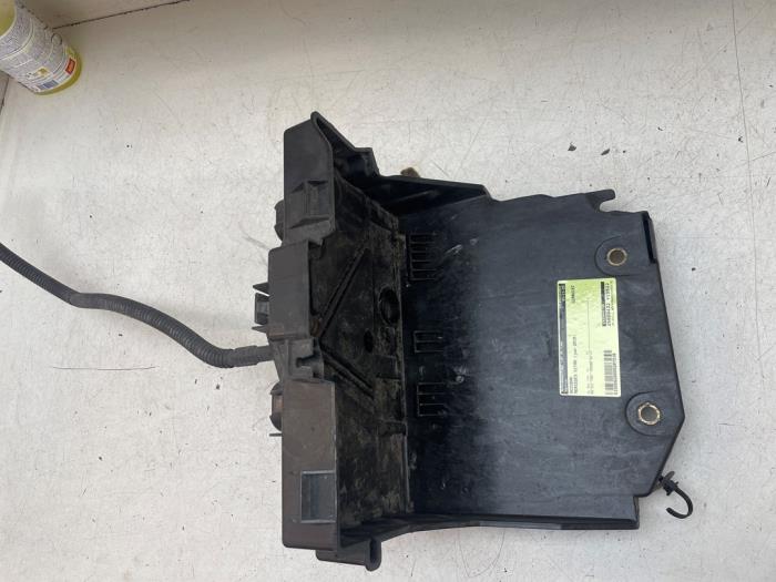 Begagnade Batterilåda Mercedes Citan (415.6) 1.5 111 CDI Pris € 40,00 Marginaltabell erbjuds av Autodemontage van de Laar