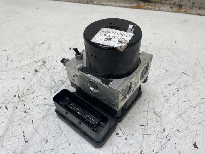 Begagnade ABS-pump Ford Focus 3 Wagon 1.6 Ti-VCT 16V 125 Pris € 80,00 Marginaltabell erbjuds av Autodemontage van de Laar