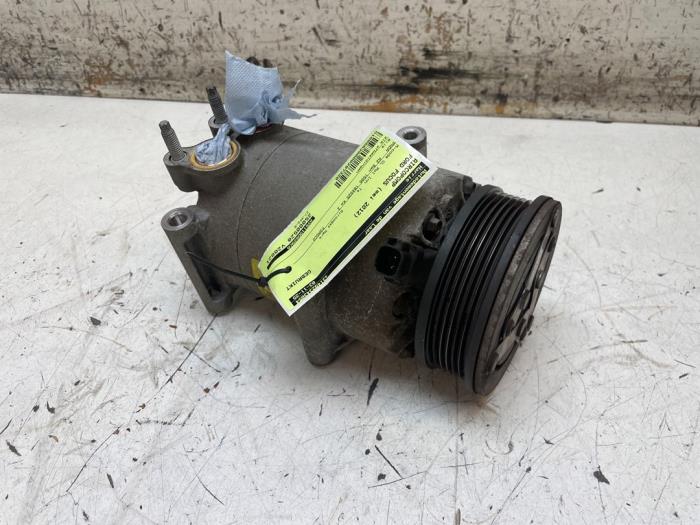 Usagé Compresseur de clim Ford Focus 3 Wagon 1.6 Ti-VCT 16V 125 Prix € 125,00 Règlement à la marge proposé par Autodemontage van de Laar