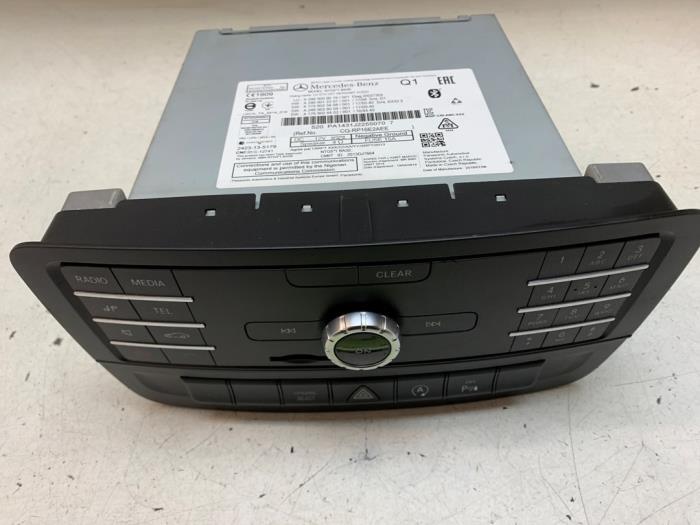 Używane Radio Mercedes B (W246/W242) 2.2 B-220 CDI BlueEFFICIENCY,d 16V Cena € 250,00 Procedura marży oferowane przez Autodemontage van de Laar