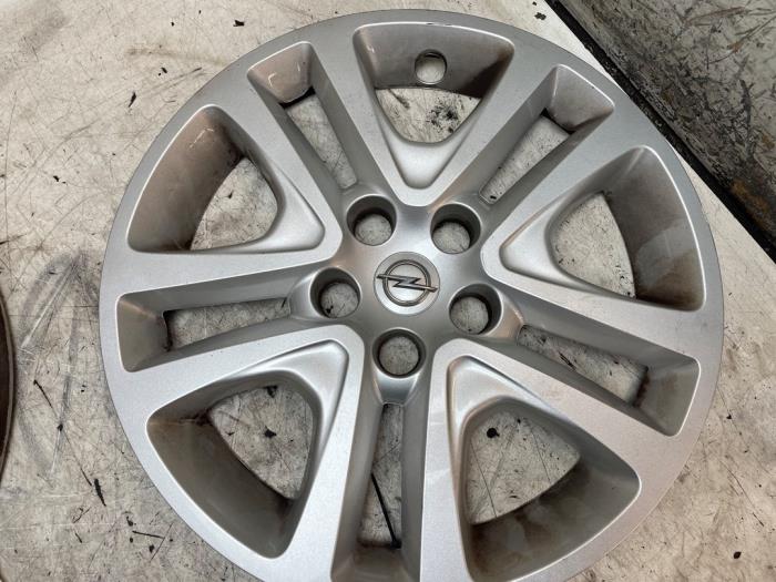 Używane Kolpak Opel Astra K Sports Tourer 1.0 Turbo 12V Cena € 17,50 Procedura marży oferowane przez Autodemontage van de Laar