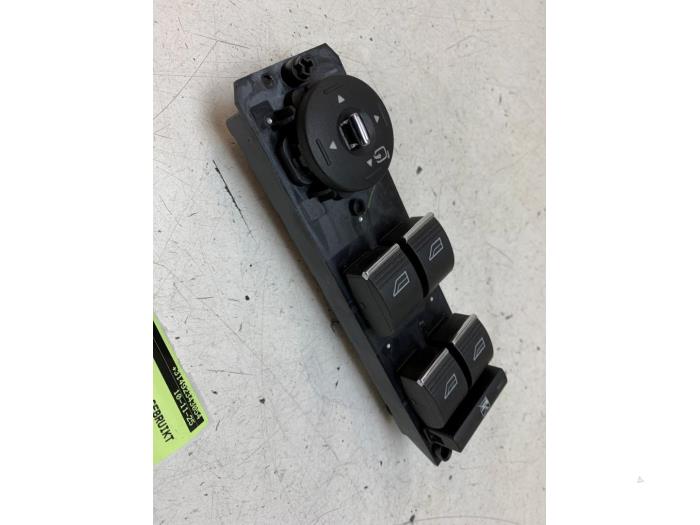 Usados Interruptor combinado de ventanillas Ford B-Max (JK8) 1.0 EcoBoost 12V 100 Precio € 35,00 Norma de margen ofrecido por Autodemontage van de Laar