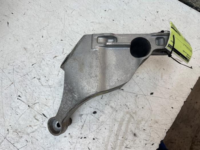 Usagé Support moteur Opel Astra K Sports Tourer 1.0 Turbo 12V Prix € 25,00 Règlement à la marge proposé par Autodemontage van de Laar