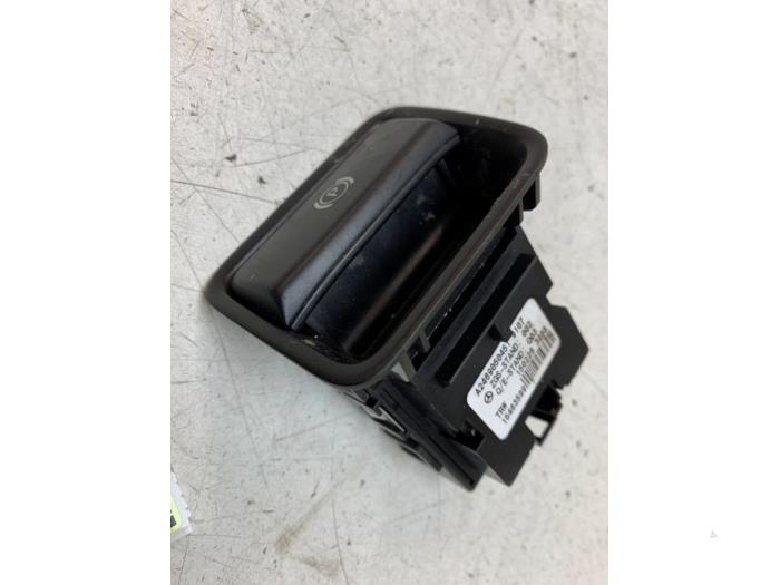 Gebrauchte Handbremse Schalter Mercedes A (W176) 1.6 A-180 16V Preis € 10,00 Margenregelung angeboten von Autodemontage van de Laar