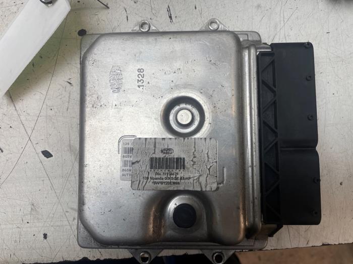 Używane Komputer sterowania silnika Fiat Panda (312) 0.9 TwinAir Turbo 85 Cena € 150,00 Procedura marży oferowane przez Autodemontage van de Laar