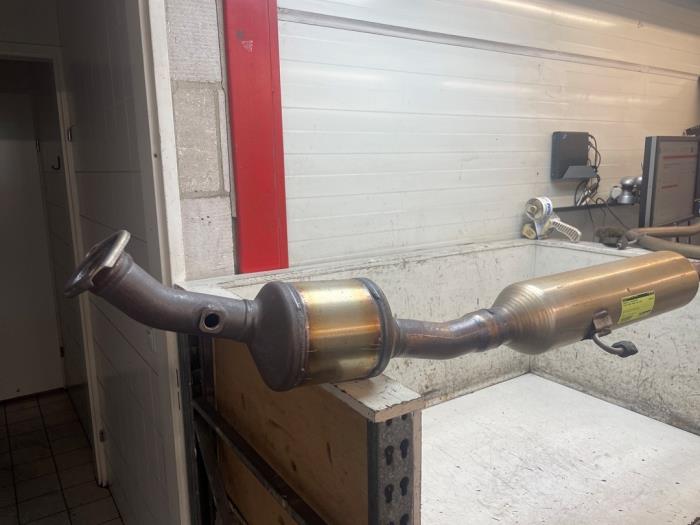 Used Front pipe + catalyst Toyota Yaris Cross (PB1/PJ1) 1.5 12V Hybrid 115 Price € 275,00 Margin scheme offered by Autodemontage van de Laar