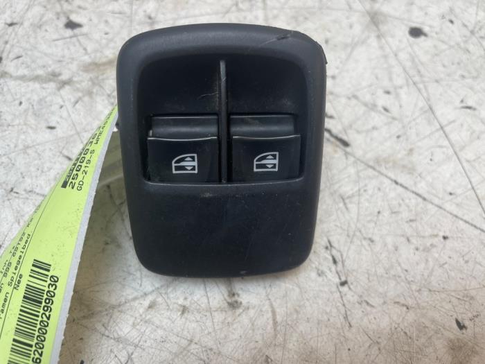 Usados Interruptor de ventanilla eléctrica Smart Forfour (453) 1.0 12V Precio € 25,00 Norma de margen ofrecido por Autodemontage van de Laar