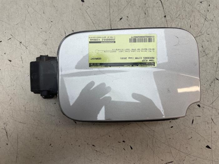Gebrauchte Tankklappe Mercedes Citan (415.6) 1.5 109 CDI Preis auf Anfrage angeboten von Autodemontage van de Laar