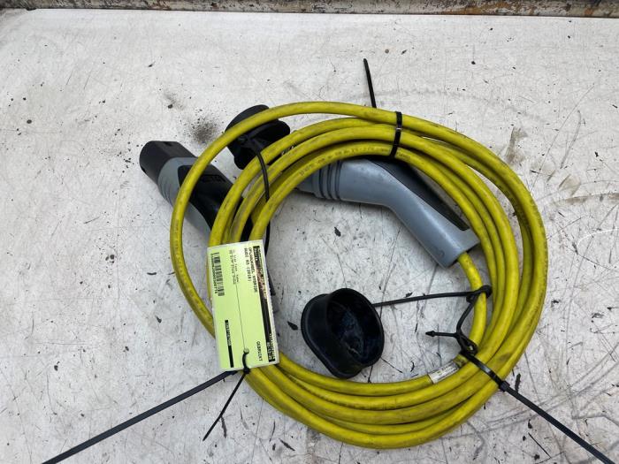 Używane Kabel ladowania hybryda Audi A3 Cena € 175,00 Procedura marży oferowane przez Autodemontage van de Laar