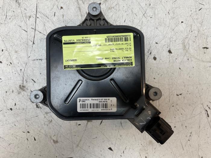 Używane Silnik wentylatora Renault Twingo III (AH) ZE R80 Cena € 25,00 Procedura marży oferowane przez Autodemontage van de Laar