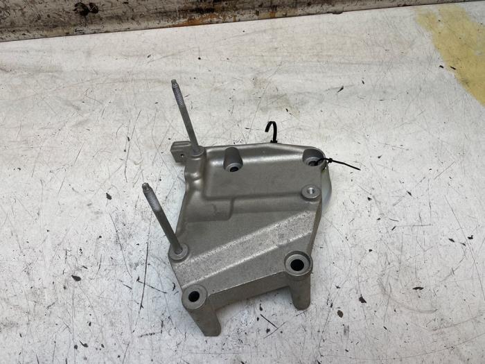 Used Alternator upper bracket Renault Twingo III (AH) ZE R80 Price on request offered by Autodemontage van de Laar
