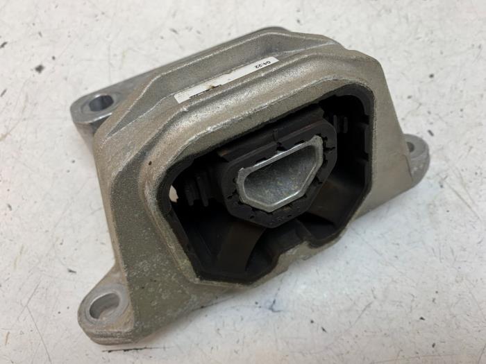 Usagé Support moteur Volkswagen Up! (121) 1.0 MPI 12V Prix € 25,00 Règlement à la marge proposé par Autodemontage van de Laar