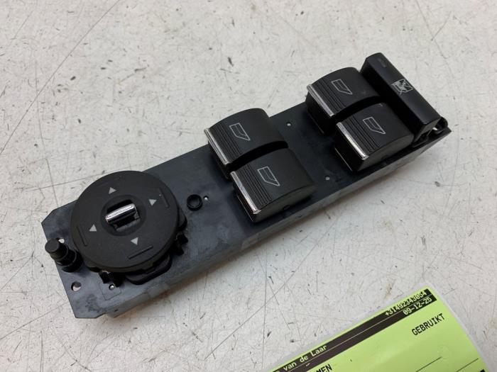Usados Interruptor combinado de ventanillas Ford Focus 3 Wagon 1.0 Ti-VCT EcoBoost 12V 125 Precio € 35,00 Norma de margen ofrecido por Autodemontage van de Laar