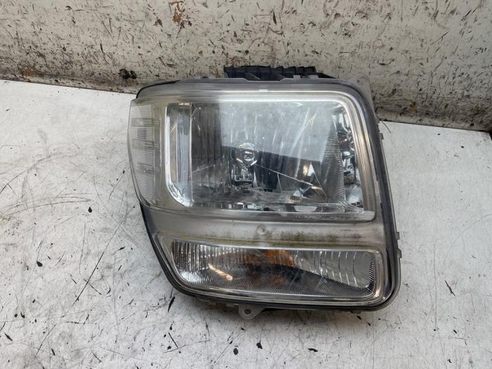 Używane Reflektor prawy Dodge Nitro 2.8 CRD 16V 4x2 Cena na żądanie oferowane przez Autodemontage van de Laar