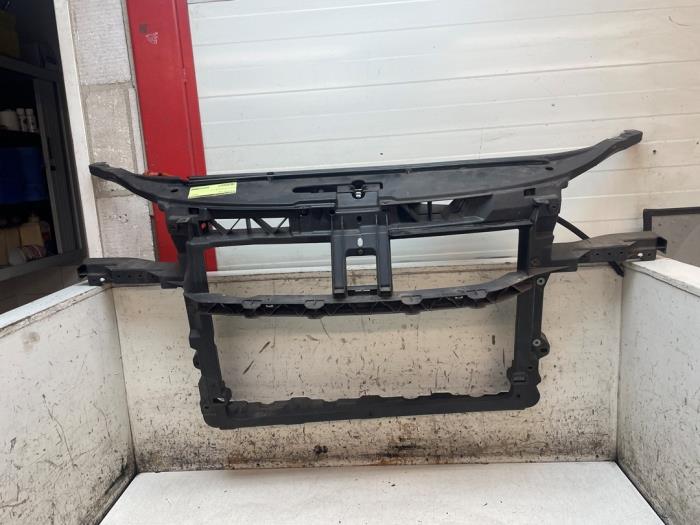 Używane Panel przedni Volkswagen Polo IV (9N1/2/3) 1.2 12V Cena € 70,00 Procedura marży oferowane przez Autodemontage van de Laar