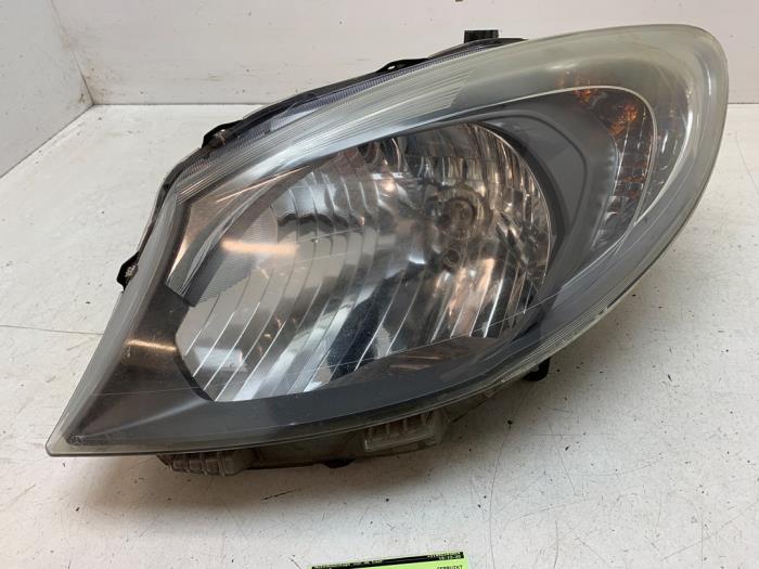 Używane Reflektor lewy Mercedes Citan (415.6) 1.5 109 CDI Cena € 200,00 Procedura marży oferowane przez Autodemontage van de Laar