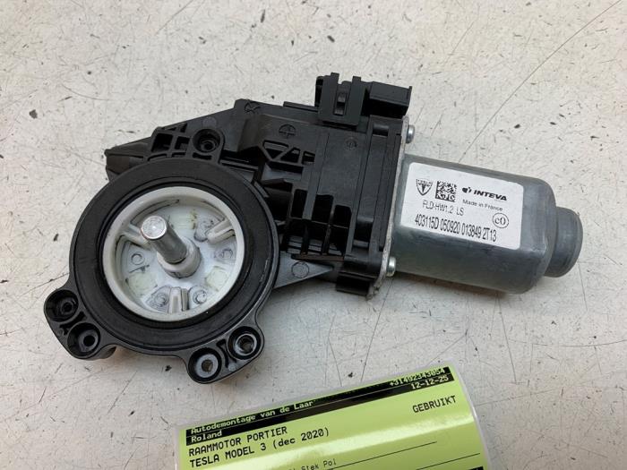 Usados Motor de ventanilla de puerta Tesla Model 3 Long Range AWD 75 kWh Precio € 50,00 Norma de margen ofrecido por Autodemontage van de Laar