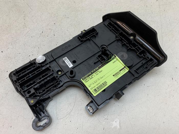 Używane Sterownik Body Control Tesla Model 3 Long Range AWD 75 kWh Cena € 150,00 Procedura marży oferowane przez Autodemontage van de Laar