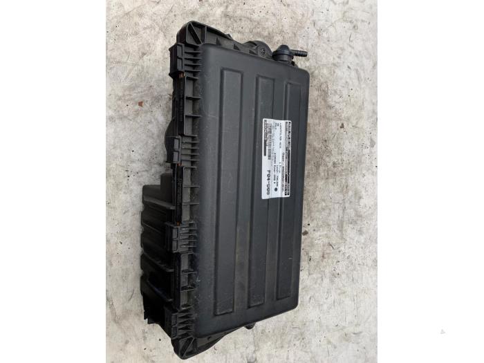 Begagnade Luftfilterhus Volkswagen Polo IV (9N1/2/3) 1.4 16V Pris € 50,00 Marginaltabell erbjuds av Autodemontage van de Laar