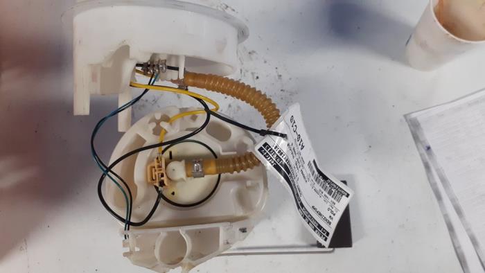 Usagé Pompe essence Volkswagen Polo IV (9N1/2/3) 1.4 16V Prix € 50,00 Règlement à la marge proposé par Autodemontage van de Laar